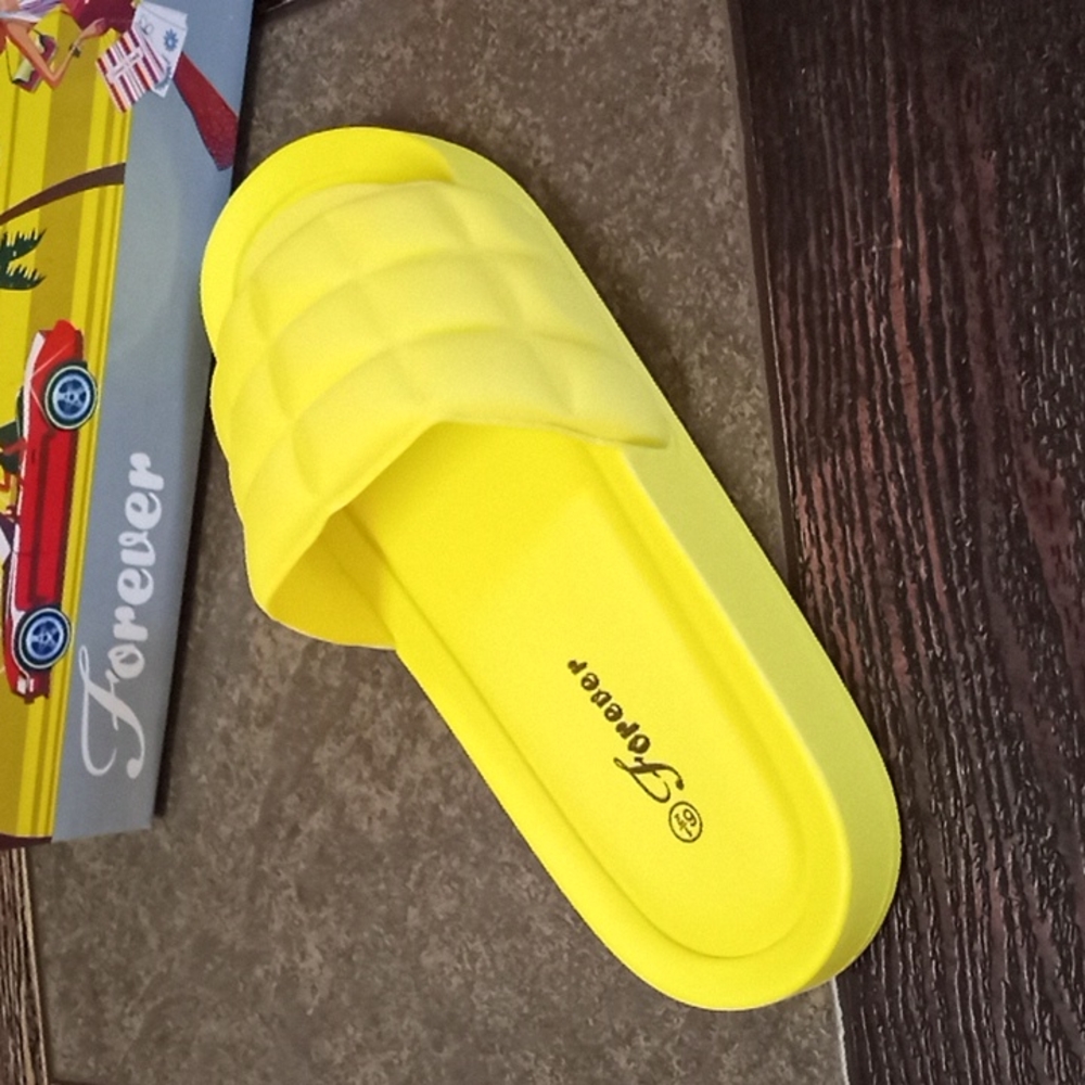 Yellow Slipers - Picture 2 of 5